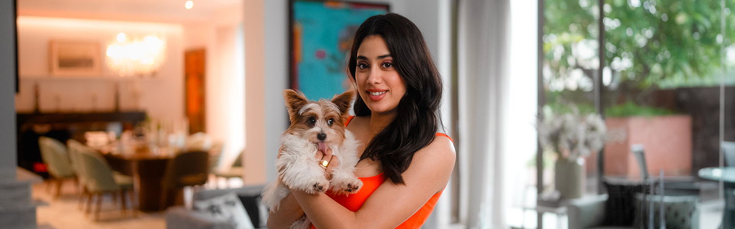 Banner Image with Janhvi Kapoor in her residence