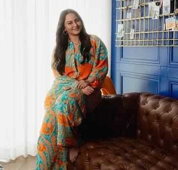 sonakshi-small-desk