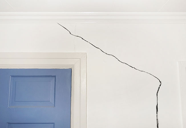 Crack wall home indicating foundation defects - Asian Paints