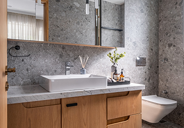 Spectacular-Bathroom-Design-with-Glossy-Walls-m